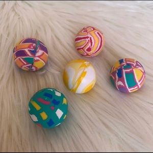 5 90's bouncy balls